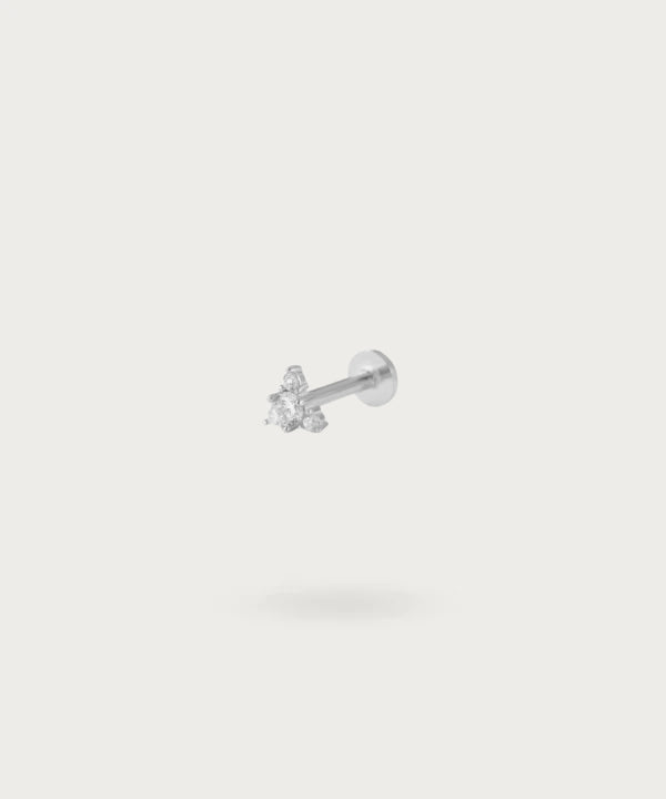 Vue de face du Piercing helix Stud en Triangle en argent 925