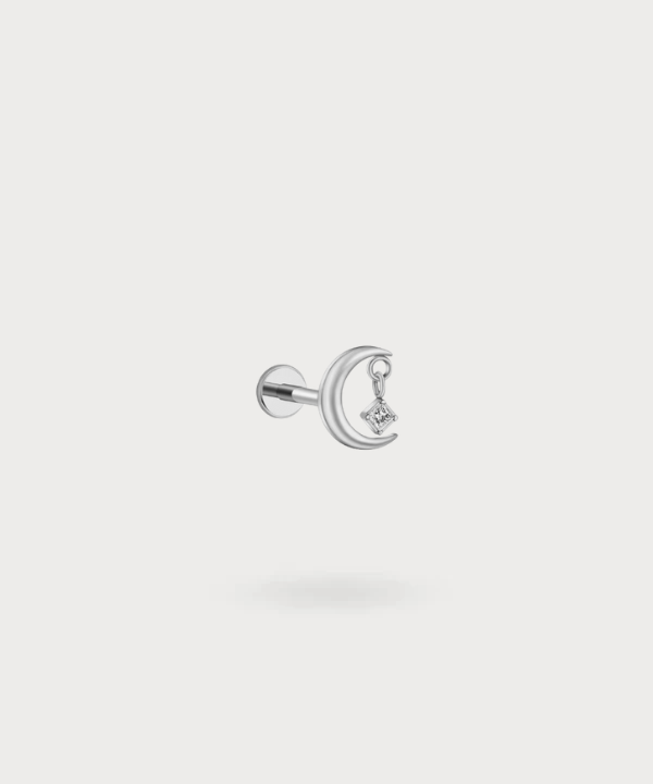 Piercing conch Giulia en titane argenté, design de lune avec zircon suspendu étincelant.
