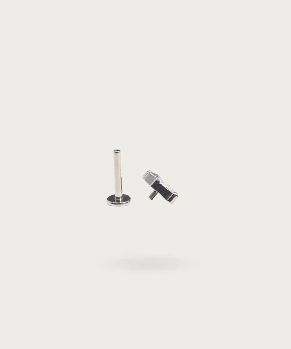 Piercing Hélix en Titane, un Accessoire de Mode Durable