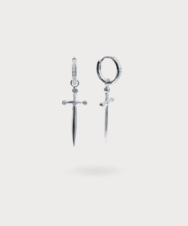 Haizea, des boucles d'oreilles épée en argent avec zircons étincelants