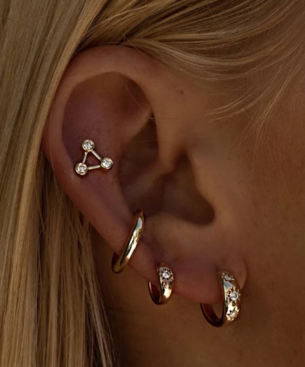 "Vue d'ensemble des boucles d'oreille Laia, symbole d'élégance intemporelle"