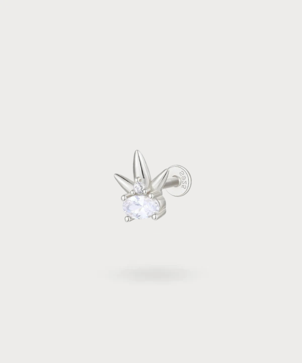 Splendeur royale pour votre oreille avec le piercing flat Enea