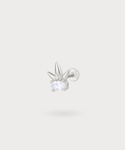 Splendeur royale pour votre oreille avec le piercing flat Enea