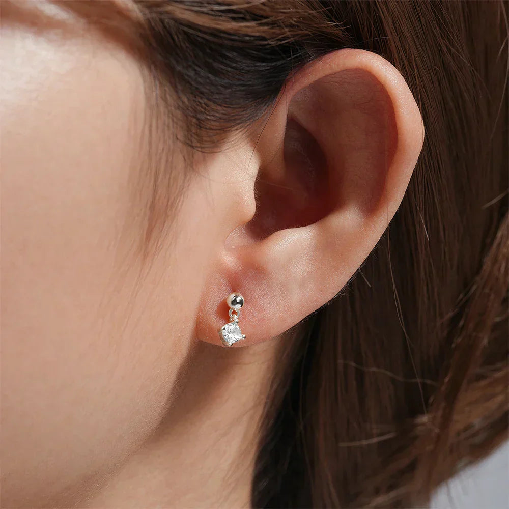 L'élégance du zircon dans le piercing tragus Arina