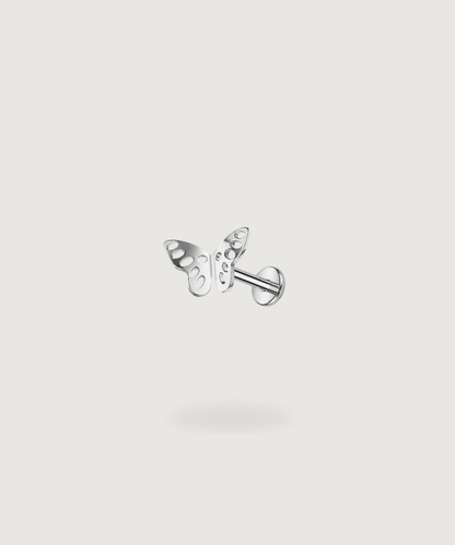 Piercing Estella pour l'oreille représentant un papillon en titane argenté