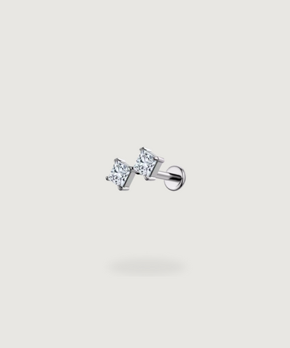 Piercing Lobe Nayra avec zircons pour une élégance discrète