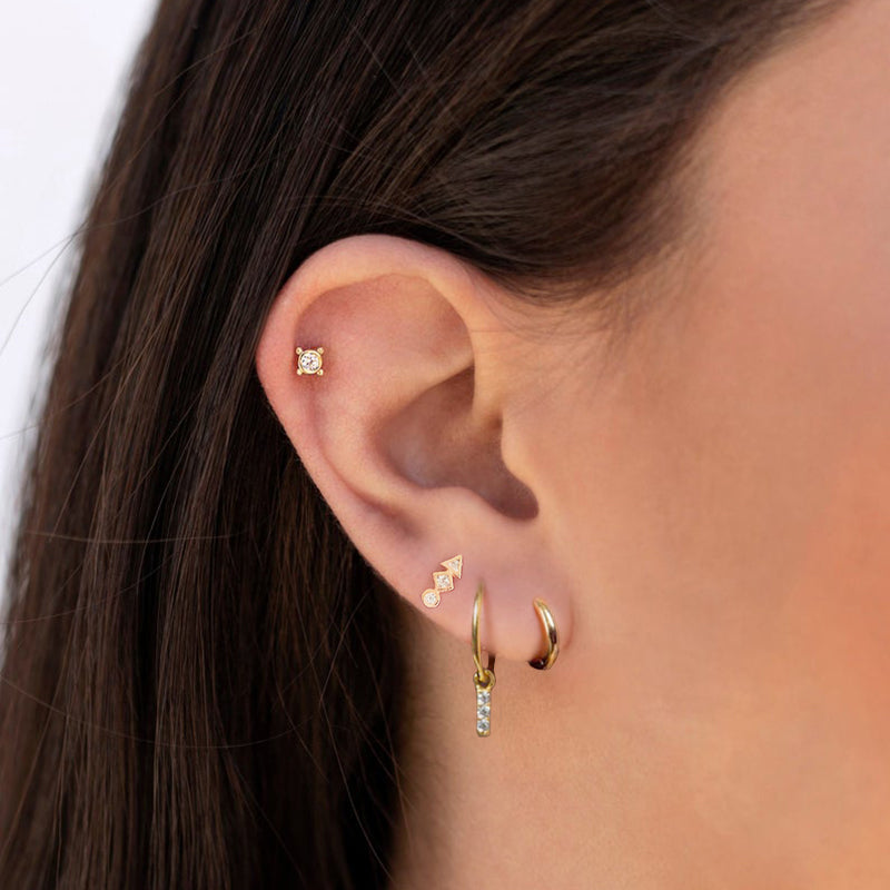 Boucles d'oreilles Garci portées, apportant une touche d'élégance simple