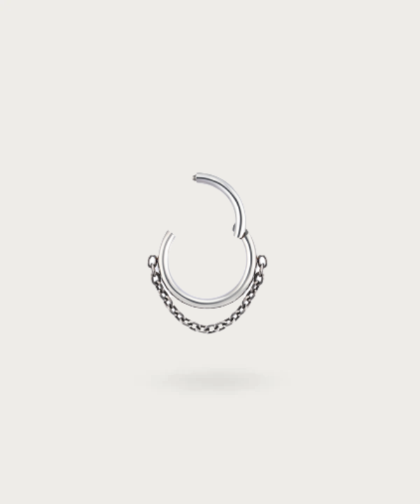 Détail du Piercing Boucle d'Oreille en Titane Daith Julieta