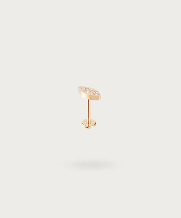 Piercing Tragus en Titane avec une finition dorée.